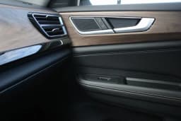 Volkswagen Atlas 2.0T SE 4MOTION 2026 — side view