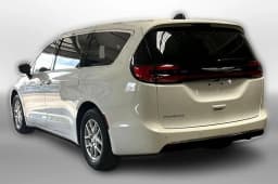 Chrysler Pacifica Select FWD 2026 — side view