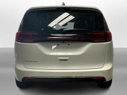Chrysler Pacifica Select FWD 2026 — side view
