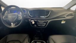 Chrysler Pacifica Select FWD 2026 — side view