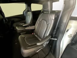 Chrysler Pacifica Select FWD 2026 — side view