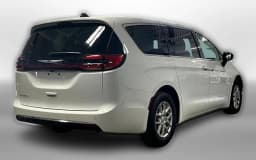 Chrysler Pacifica Select FWD 2026 — side view