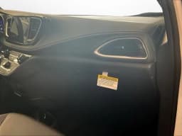 Chrysler Pacifica Select FWD 2026 — side view