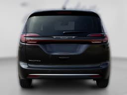 Chrysler Pacifica Select FWD 2027 — side view