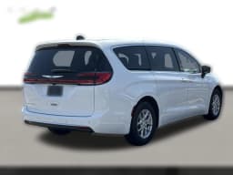 Chrysler Pacifica Select FWD 2026 — side view