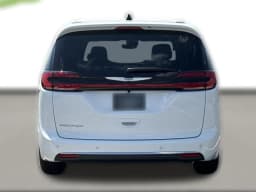 Chrysler Pacifica Select FWD 2026 — side view