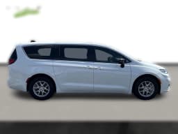 Chrysler Pacifica Select FWD 2026 — side view