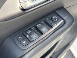 Chrysler Pacifica Select FWD 2026 — side view