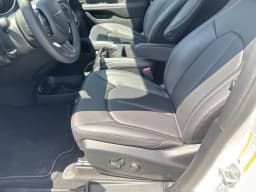Chrysler Pacifica Select FWD 2026 — side view