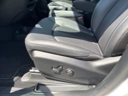 Chrysler Pacifica Select FWD 2026 — side view