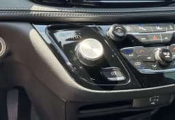 Chrysler Pacifica Select FWD 2026 — side view