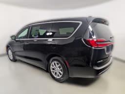 Chrysler Pacifica Select FWD 2026 — side view