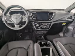 Chrysler Pacifica Select FWD 2026 — side view
