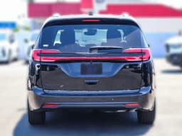Chrysler Pacifica Select FWD 2026 — side view