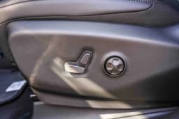 Chrysler Pacifica Select FWD 2026 — side view