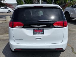 Chrysler Voyager LX FWD 2026 — side view