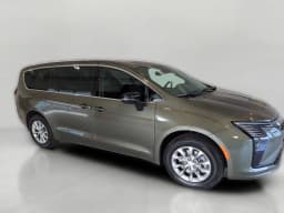 Chrysler Pacifica Select AWD 2027 — side view
