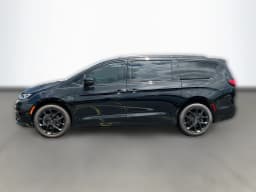 Chrysler Pacifica Limited AWD 2026 — side view