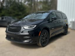 Chrysler Pacifica Limited AWD 2026 — side view