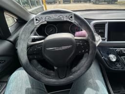 Chrysler Pacifica Limited AWD 2026 — side view