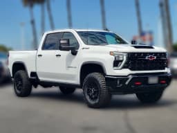 Chevrolet Silverado 2500HD ZR2 4WD Crew Cab 159" 2026 — side view