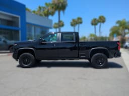 Chevrolet Silverado 2500HD ZR2 4WD Crew Cab 159" 2026 — side view