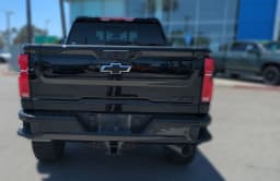 Chevrolet Silverado 2500HD ZR2 4WD Crew Cab 159" 2026 — side view