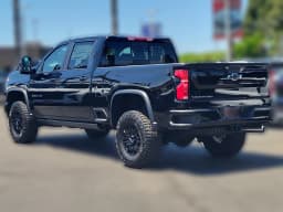 Chevrolet Silverado 2500HD ZR2 4WD Crew Cab 159" 2026 — side view