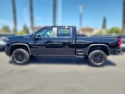 Chevrolet Silverado 2500HD ZR2 4WD Crew Cab 159" 2026 — side view