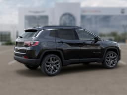 Jeep Compass Limited Altitude 4x4 2026 — side view