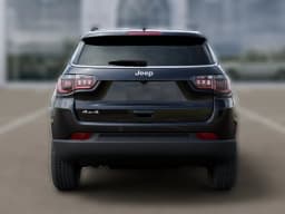 Jeep Compass Limited Altitude 4x4 2026 — side view