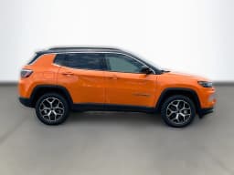 Jeep Compass Limited 4x4 2026 — side view