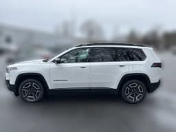 Jeep Cherokee Laredo 4x4 2026 — side view