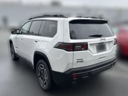 Jeep Cherokee Laredo 4x4 2026 — side view