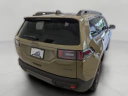 Jeep Cherokee Laredo 4x4 2026 — side view