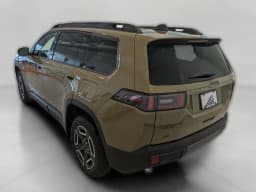 Jeep Cherokee Laredo 4x4 2026 — side view