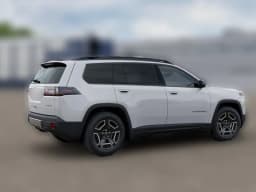 Jeep Cherokee Laredo 4x4 2026 — side view