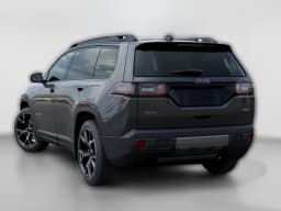 Jeep Cherokee Overland 4x4 2026 — side view