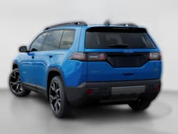 Jeep Cherokee Overland 4x4 2026 — side view