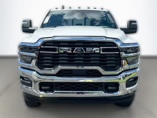 Ram 2500 Tradesman 4x4 Crew Cab 6'4" Box Ram 2500 Tradesman 4x4 Crew Cab 6'4" Box