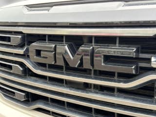 GMC Sierra 1500 AT4 4WD Crew Cab 147" GMC Sierra 1500 AT4 4WD Crew Cab 147"
