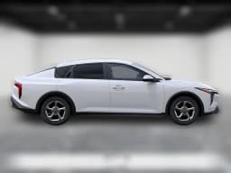 Kia K4 LXS Sedan 2026 — side view
