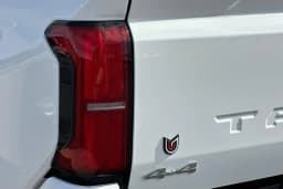 Toyota Tacoma 4WD SR5 Double Cab 5' Bed AT (Natl) 2026 — side view