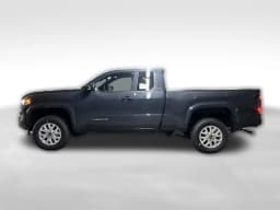 Toyota Tacoma 2WD SR5 XtraCab 6' Bed AT (Natl) 2026 — side view