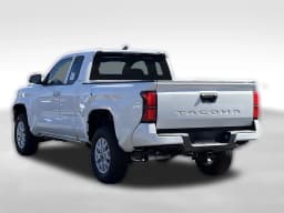 Toyota Tacoma 2WD SR5 XtraCab 6' Bed AT (Natl) 2026 — side view