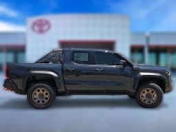 Toyota Tacoma 4WD Trailhunter Hybrid Double Cab 6' Bed AT (Natl) 2026 — side view