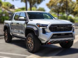 Toyota Tacoma 4WD Trailhunter Hybrid Double Cab 6' Bed AT (Natl) 2026 — side view