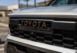 Toyota Tacoma 4WD Trailhunter Hybrid Double Cab 6' Bed AT (Natl) 2026 — side view