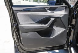 Volkswagen Tiguan S 2.0T 4MOTION 2025 — side view