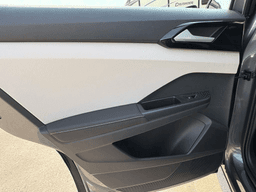 Volkswagen Taos SE FWD 2025 — side view